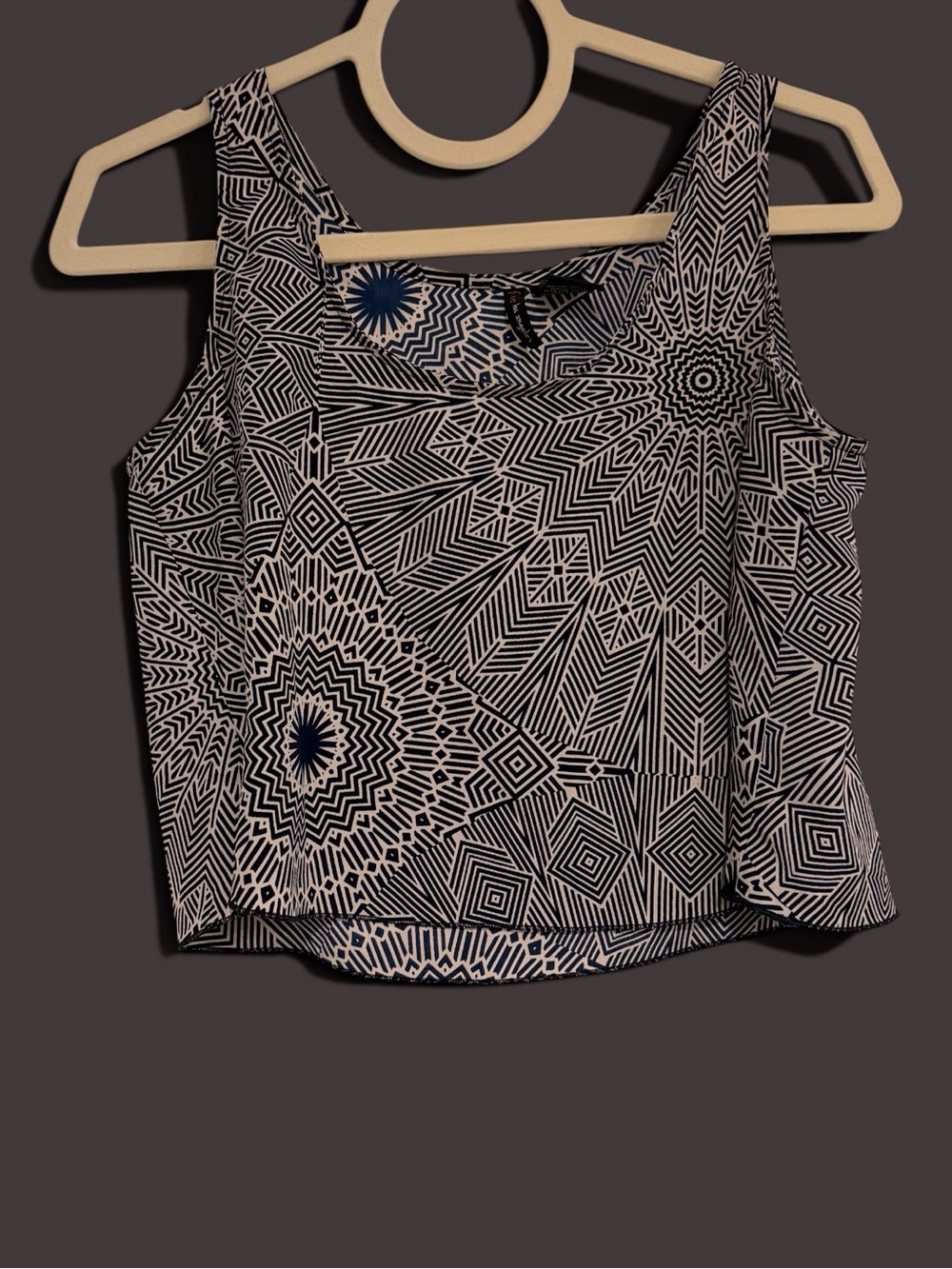 Fire Los Angeles Navy & White Geometric Cropped Tank Size Small